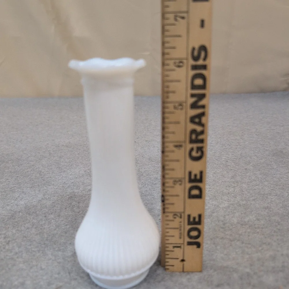 Vintage White Milk Glass Ribbed Bud Vase with Ruffled Rim - Picture 5 of 6